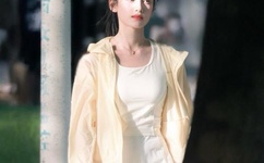 女优挑战与鲨共舞遭咬